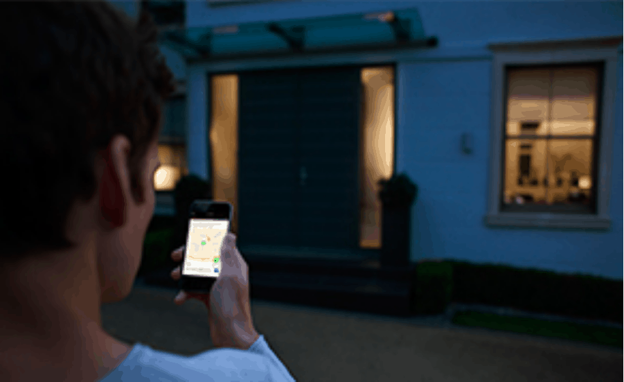 Philips Hue White Ambiance Single Bulb E14 - Geo fencing technology